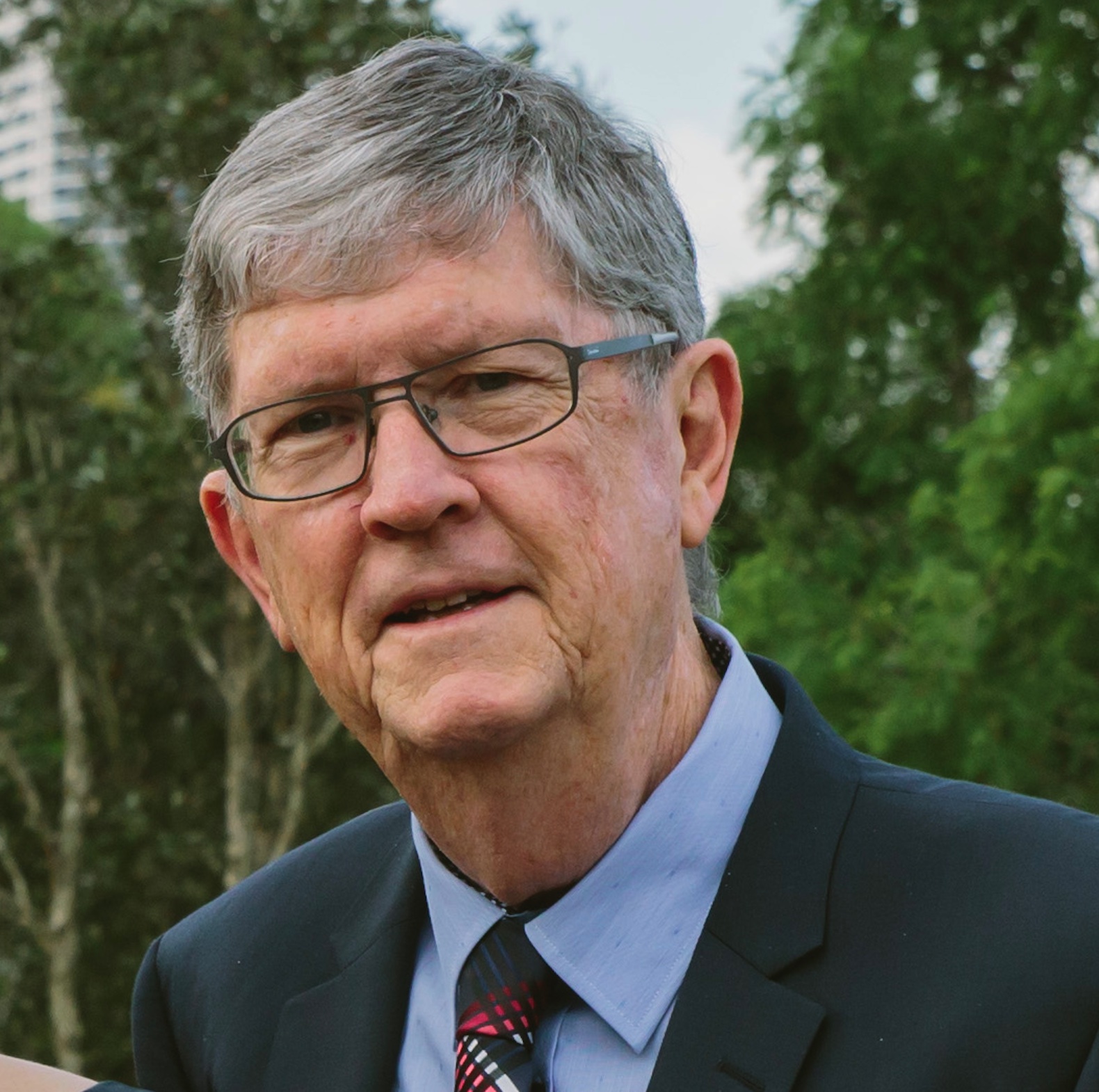 Image of man in suit wearing glasses